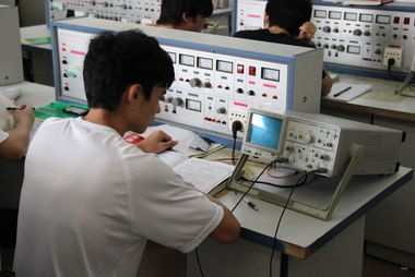 機(jī)電工程系學(xué)生技能大賽 教學(xué)器材的創(chuàng)新與實(shí)踐舞臺(tái)